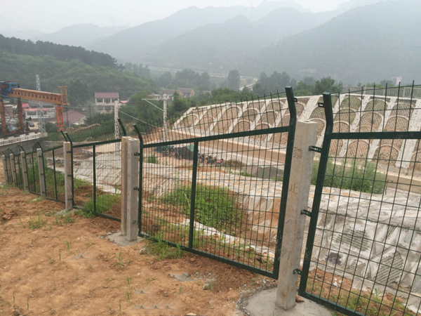 鐵路護欄網(wǎng)案例